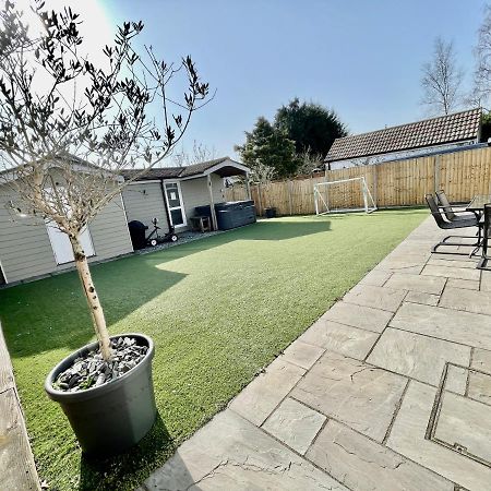 Four Corners Holiday Home Hot Tub & Sauna Ferndown Extérieur photo