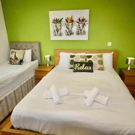 Four Corners Holiday Home Hot Tub & Sauna Ferndown Extérieur photo