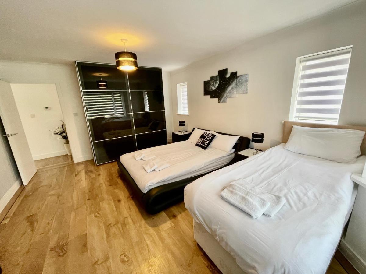 Four Corners Holiday Home Hot Tub & Sauna Ferndown Extérieur photo