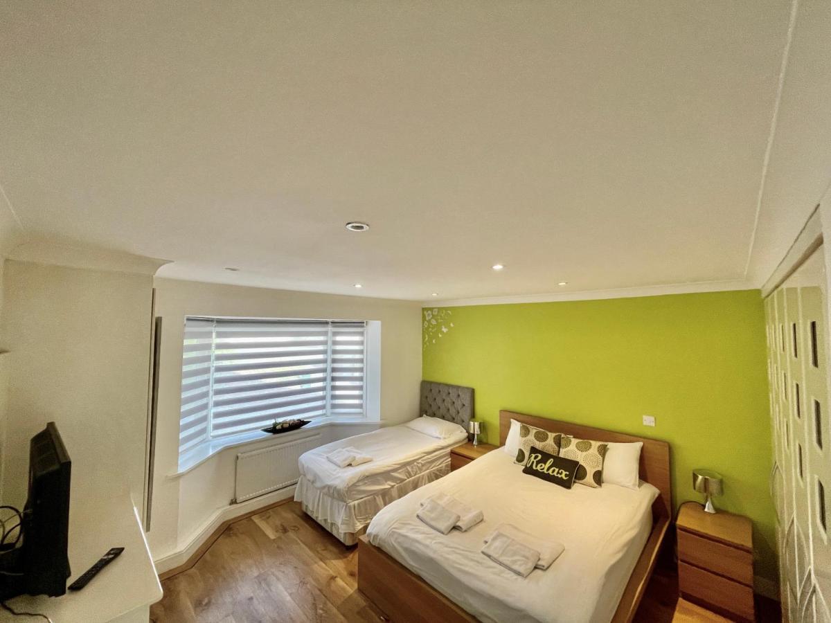 Four Corners Holiday Home Hot Tub & Sauna Ferndown Extérieur photo