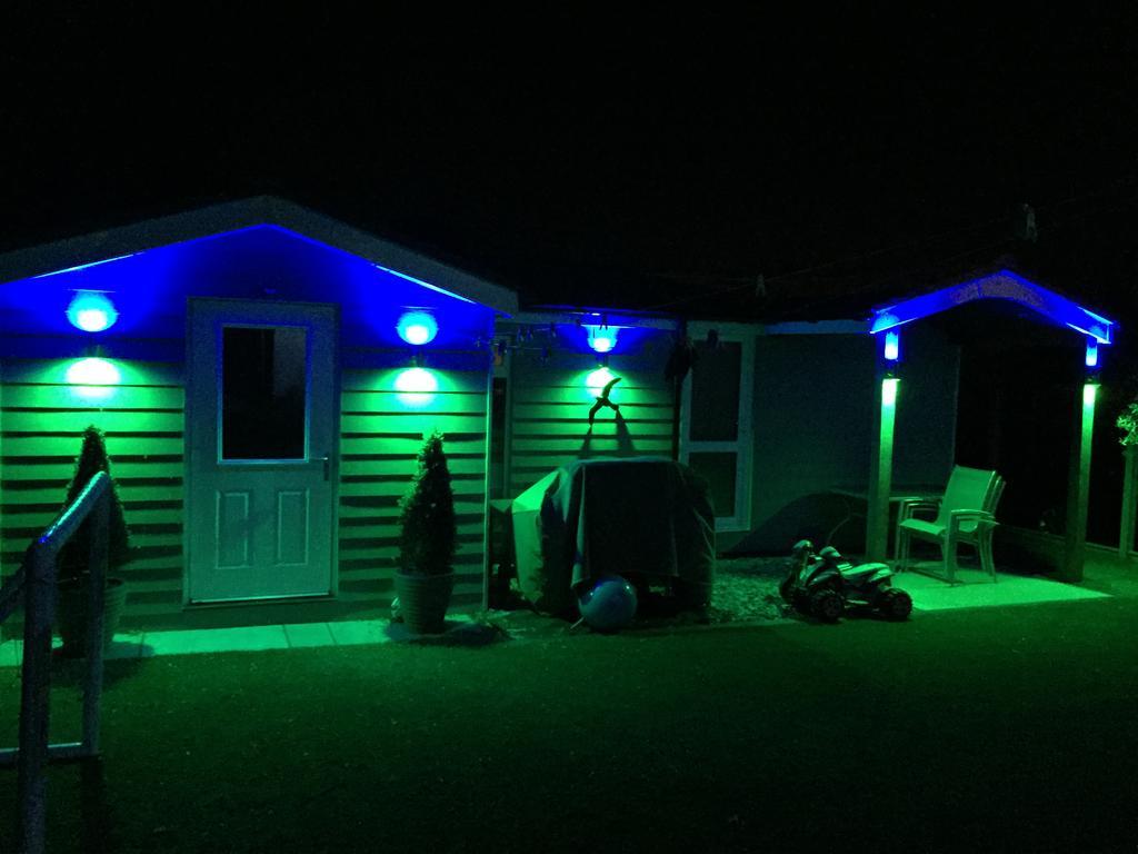 Four Corners Holiday Home Hot Tub & Sauna Ferndown Extérieur photo